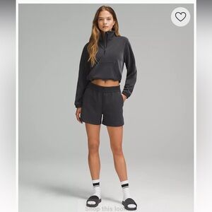 677. Lululemon atheltica Softstreme High-Rise Short 4" black size 8 NWT!!!